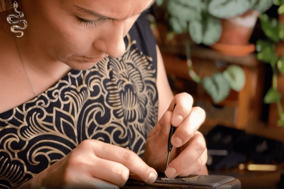 Vive el arte del damasquinado en directo en nuestra tienda - El Arte de Toledo